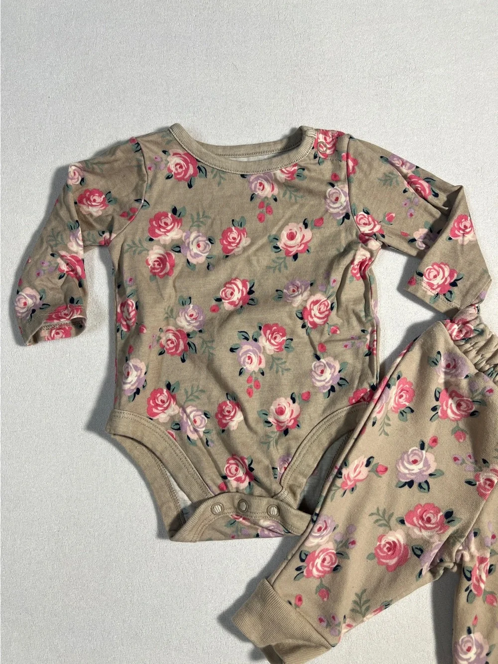 GARaNiMALS Baby Girl Floral Bodysuit & Jogger Set Taupe Pink 0-3 Months